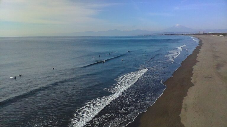 トイドローンで撮影した空撮の静止画（初心者の練習風景）